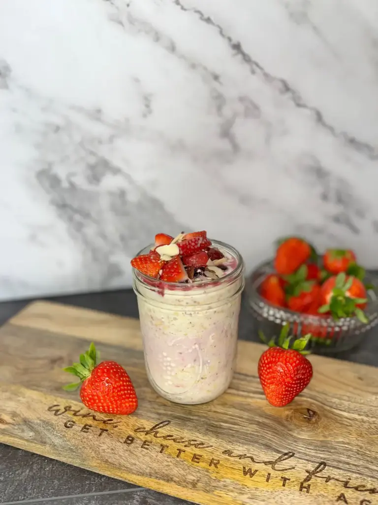 berry cheesecake overnight oats