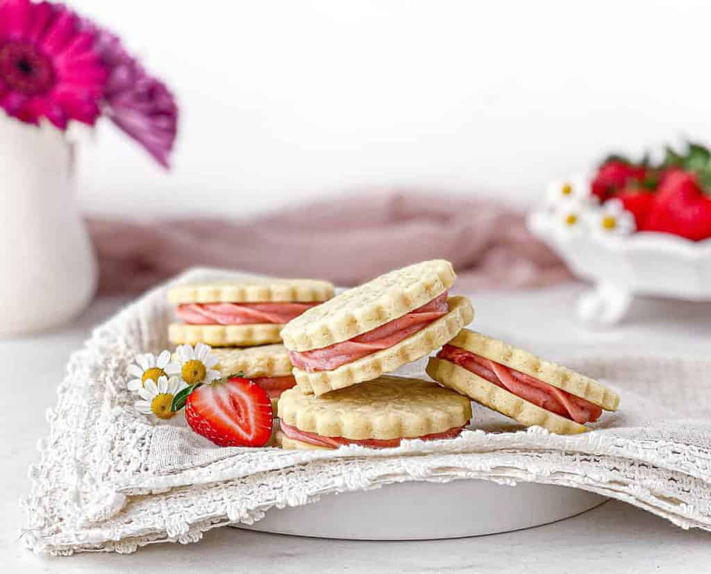 strawberry cheesecake cookies