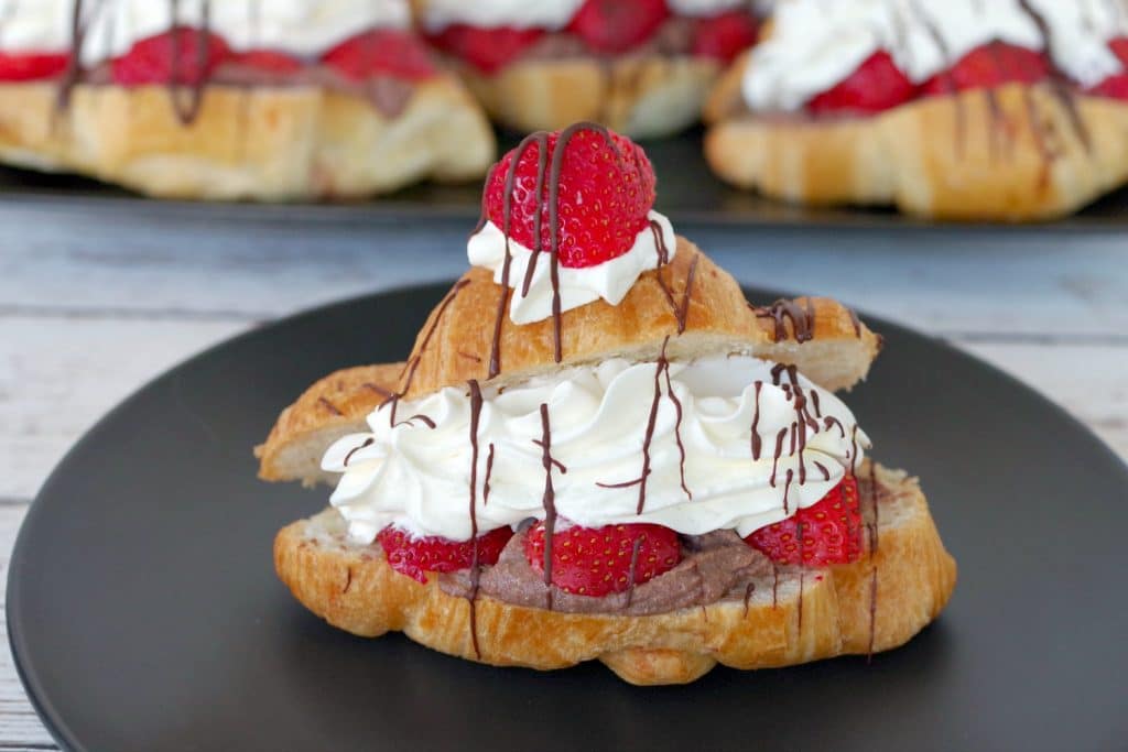 strawberry chocolate eclairs