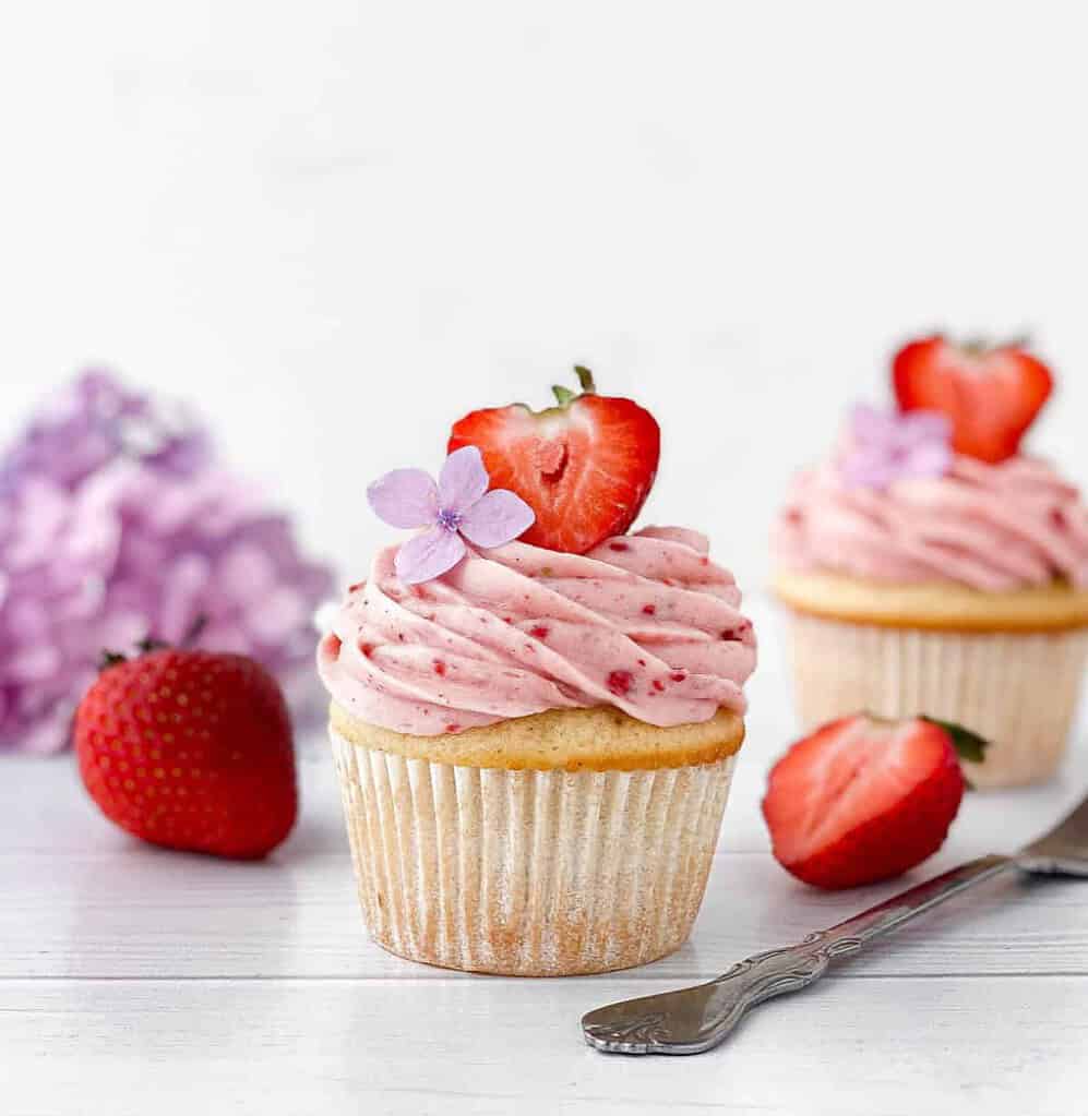 strawberry filled cupcakes