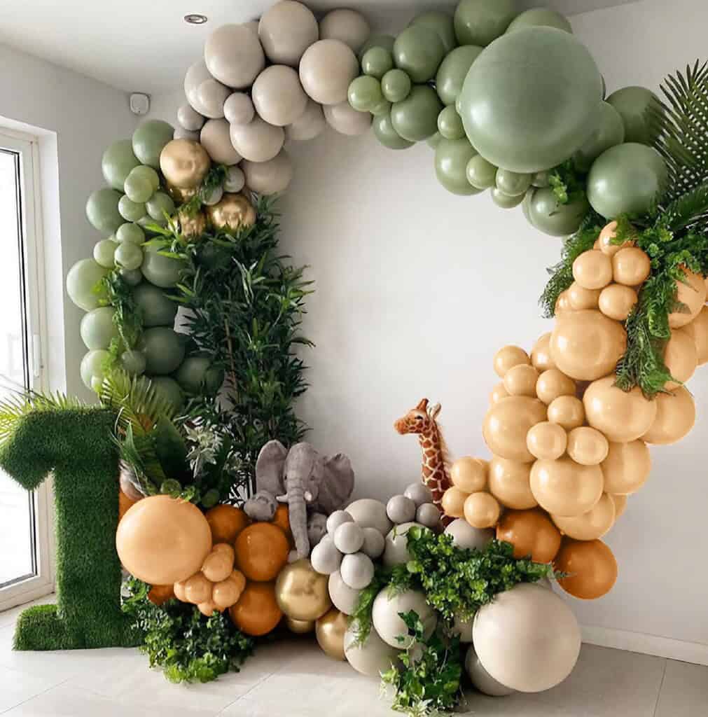 noopener nofollow sponsored safari balloon arch