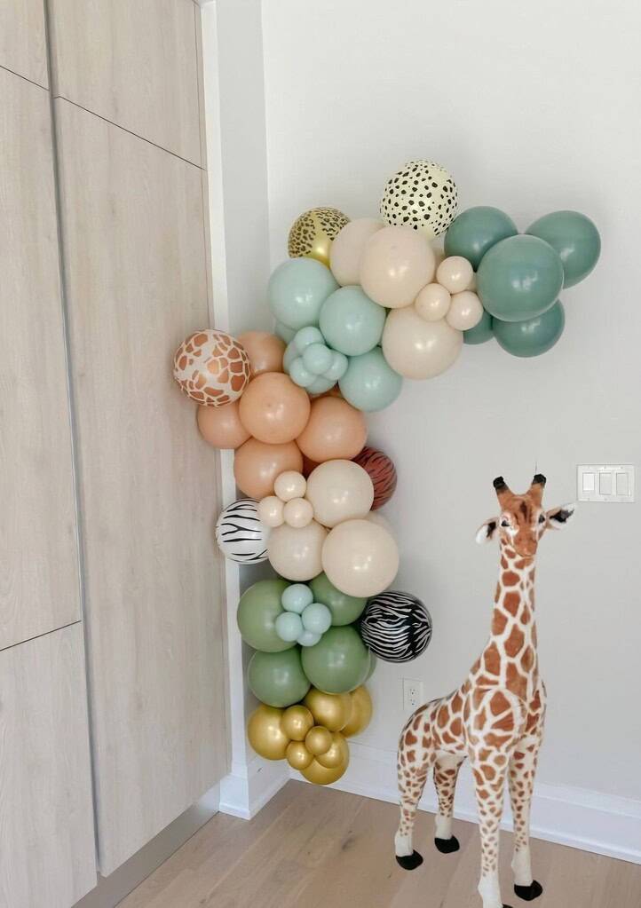 noopener nofollow sponsored two wild budget friendly balloon arch